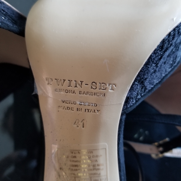 Shoes - Picture 4 of 6